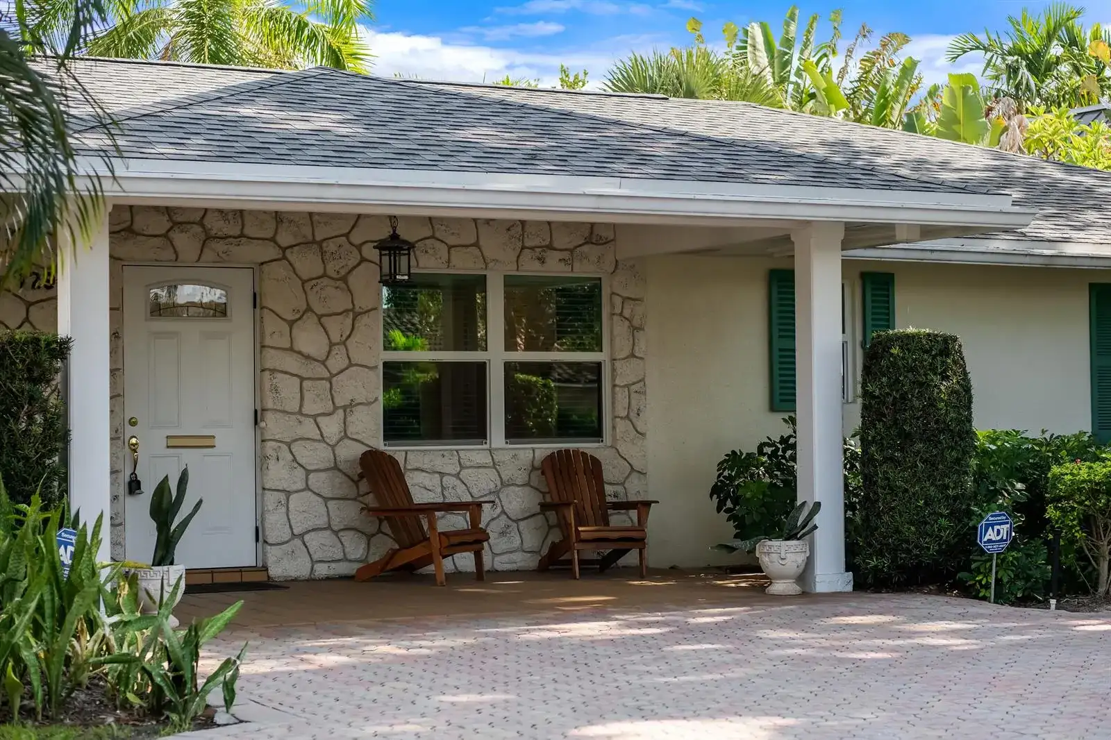 129 Alhambra Place, West Palm Beach FL 33405 photo 2