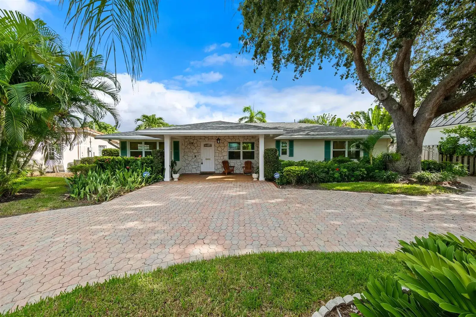 129 Alhambra Place, West Palm Beach FL 33405 photo 3