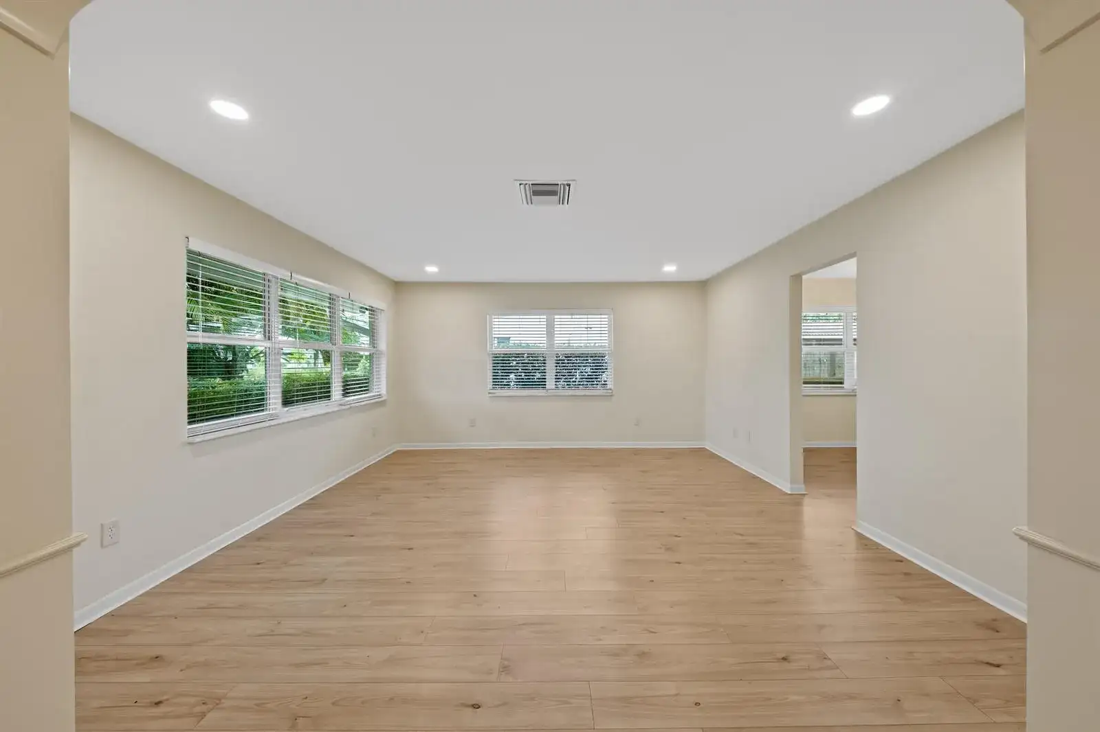 129 Alhambra Place, West Palm Beach FL 33405 photo 5