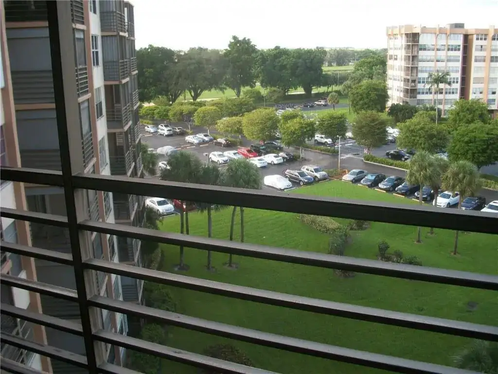 1000 SAINT CHARLES Place # 701, Pembroke Pines FL 33026 photo 2