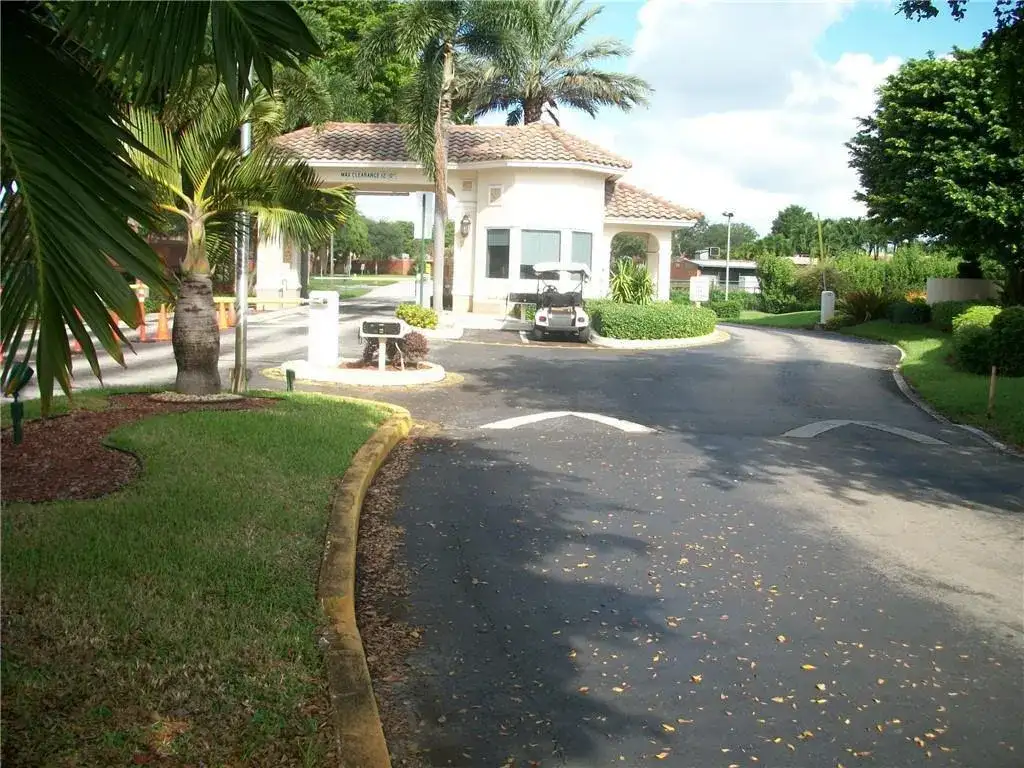 1000 SAINT CHARLES Place # 701, Pembroke Pines FL 33026 photo 3