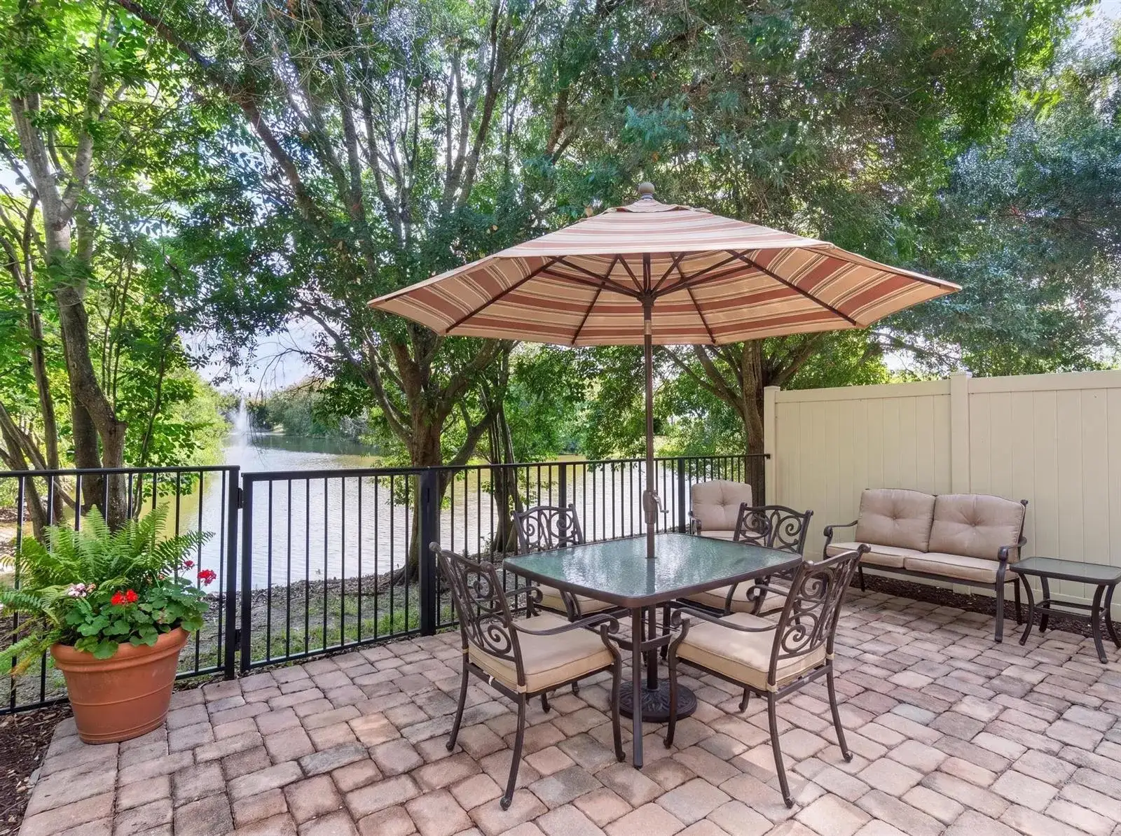 301 LAKE MONTEREY Circle, Boynton Beach FL 33426 photo 2