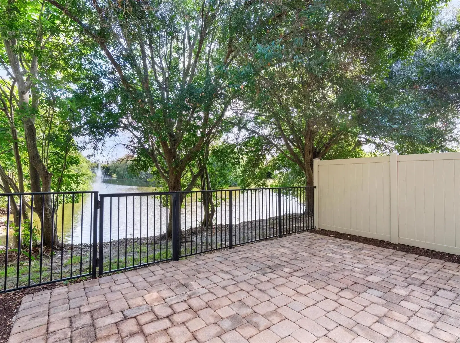 301 LAKE MONTEREY Circle, Boynton Beach FL 33426 photo 3