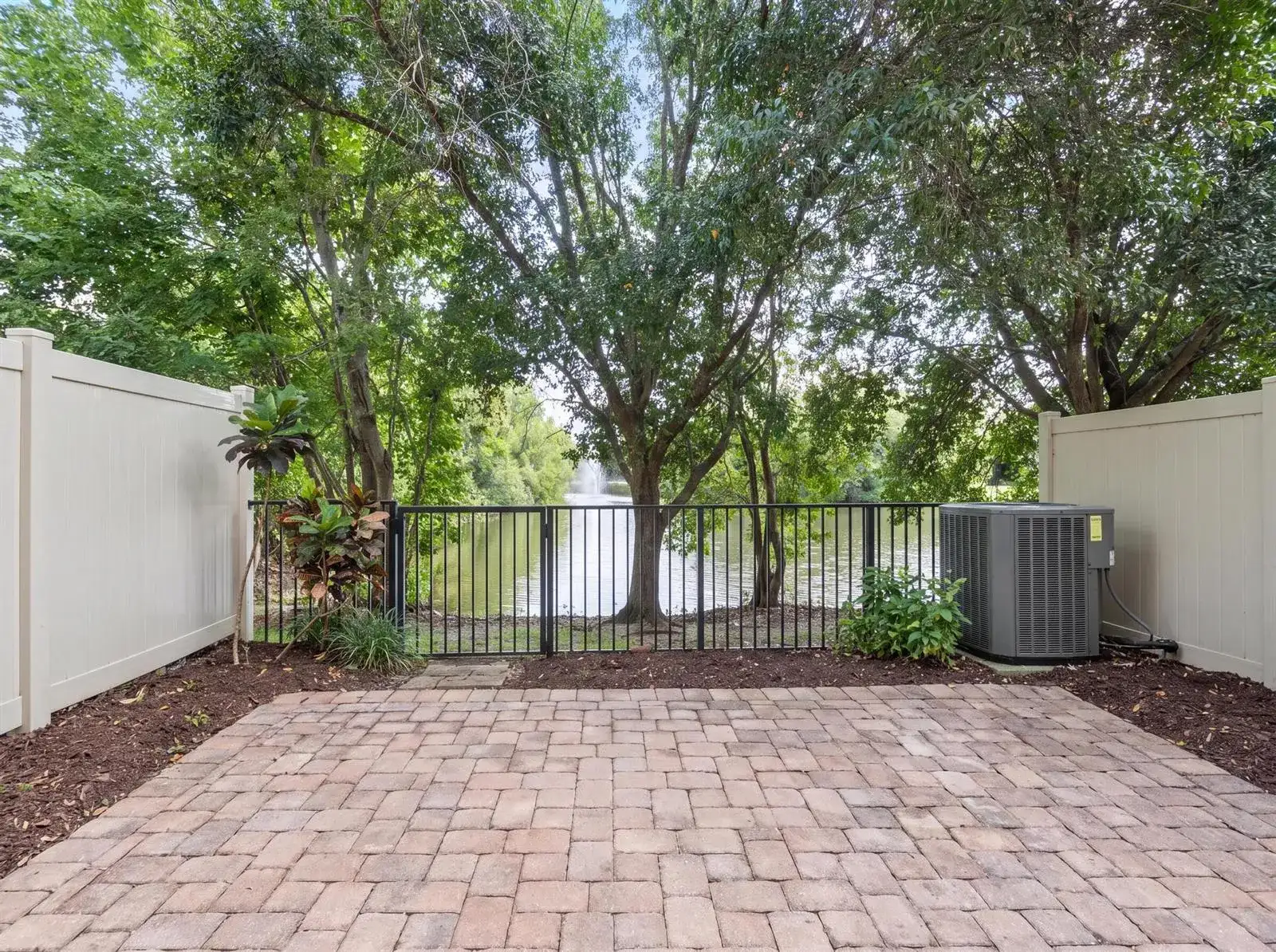 301 LAKE MONTEREY Circle, Boynton Beach FL 33426 photo 4