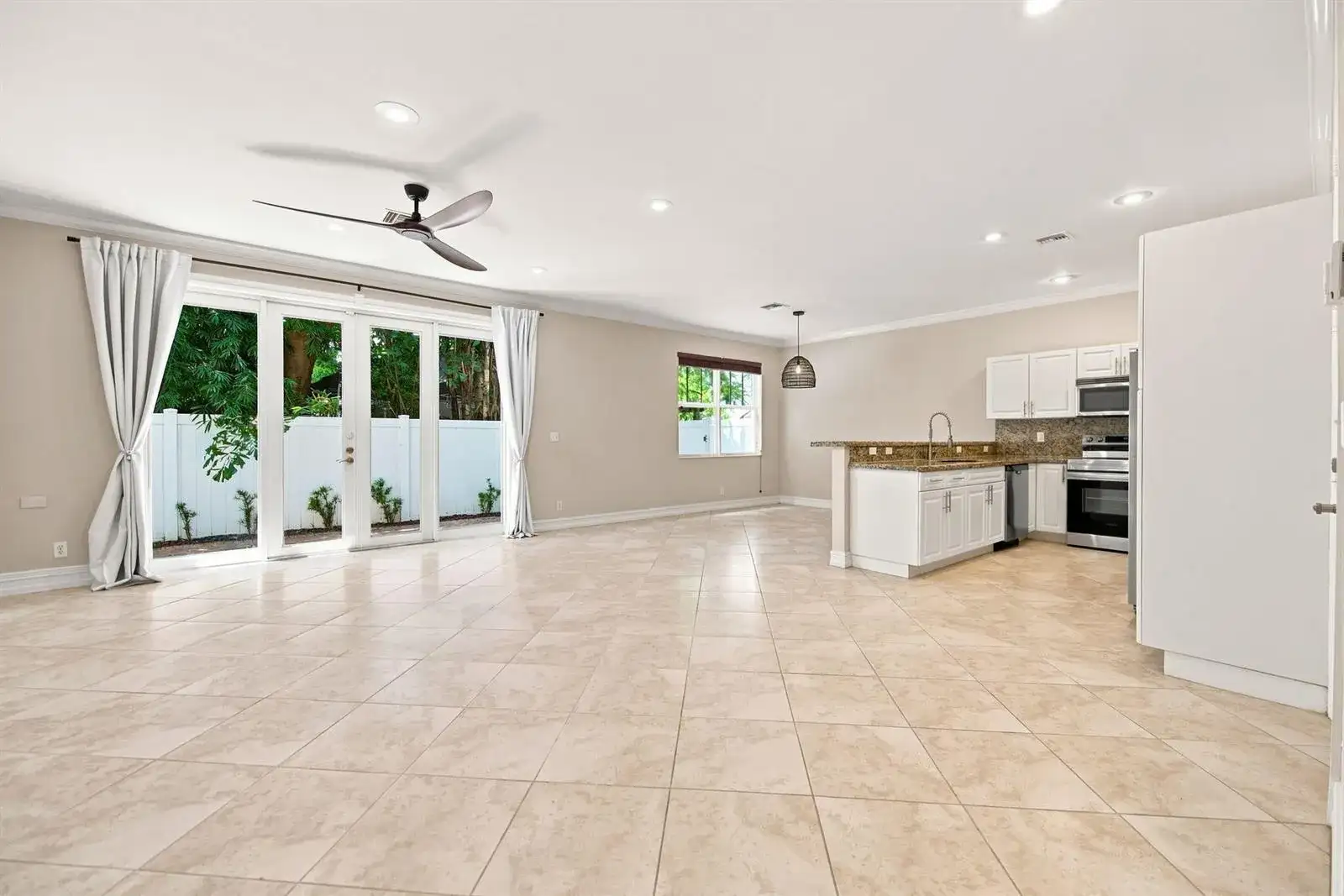 3434 NE 13TH Avenue, Oakland Park FL 33334 photo 2