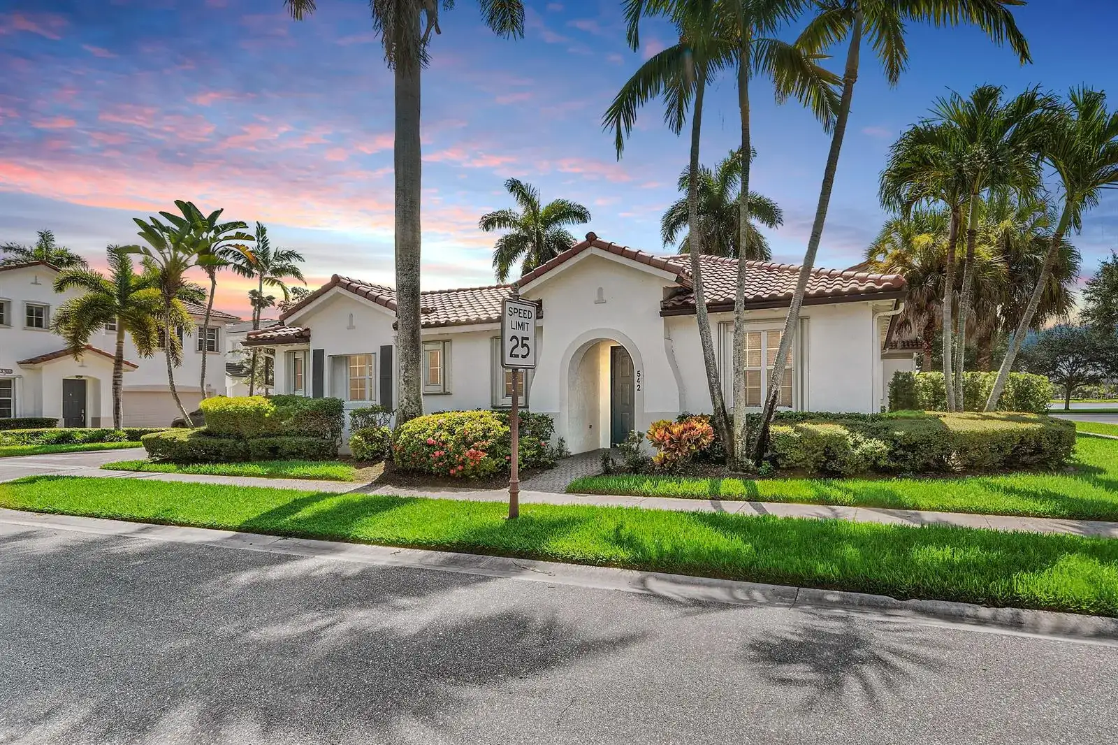 542 TOMAHAWK Court, Palm Beach Gardens FL 33410 photo 3
