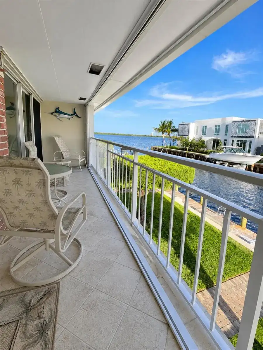 68 YACHT CLUB Drive # 22, North Palm Beach FL 33408