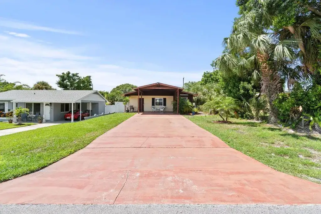 1102 Florence Road, Lantana FL 33462 photo 2