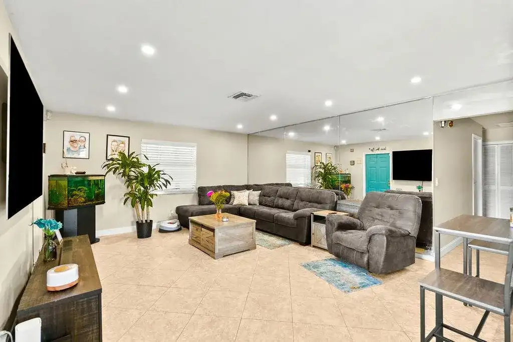 1102 Florence Road, Lantana FL 33462 photo 3