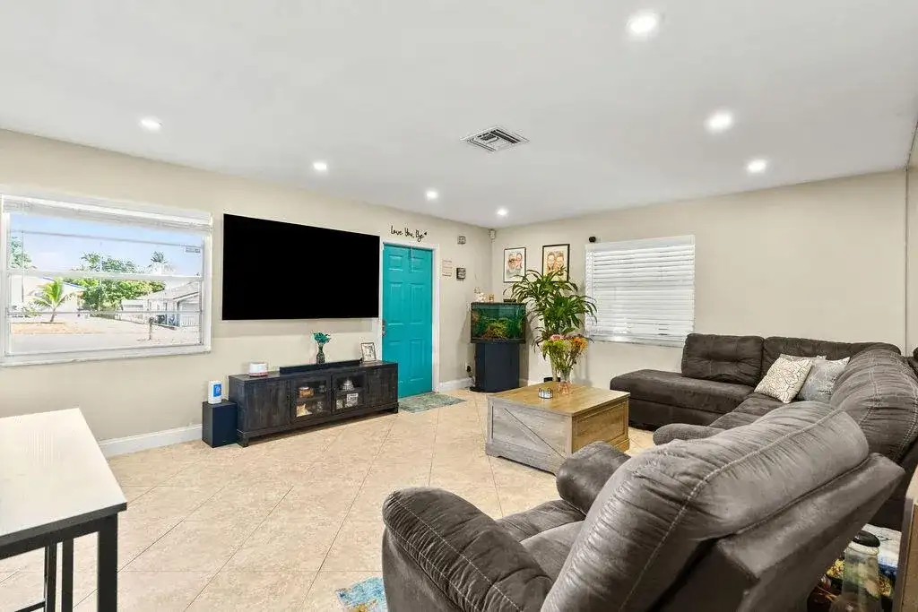 1102 Florence Road, Lantana FL 33462 photo 4
