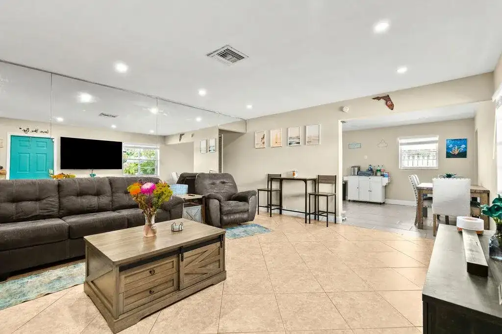 1102 Florence Road, Lantana FL 33462 photo 5