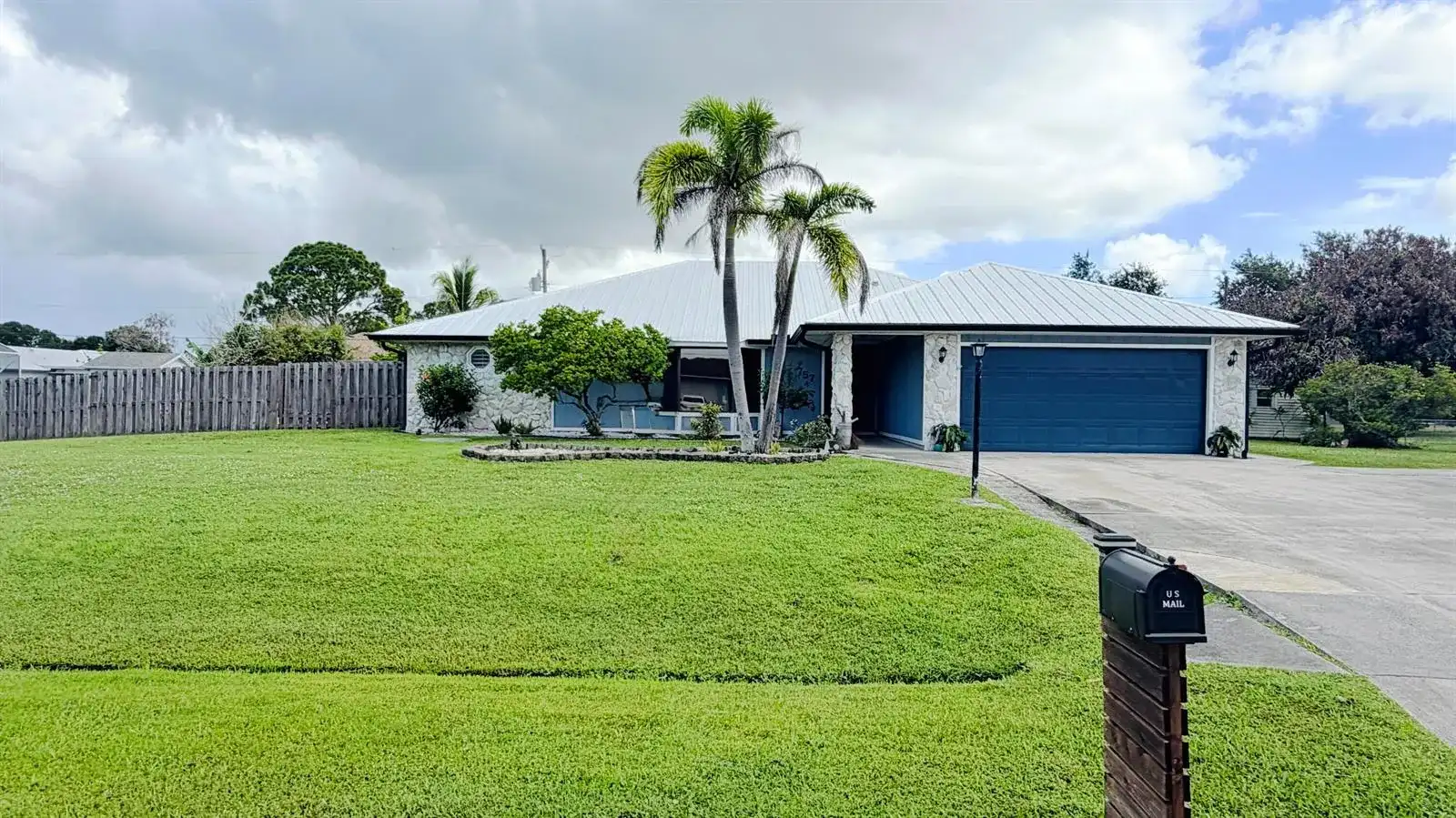 757 SE LIGHTHOUSE Avenue, Port St. Lucie FL 34983