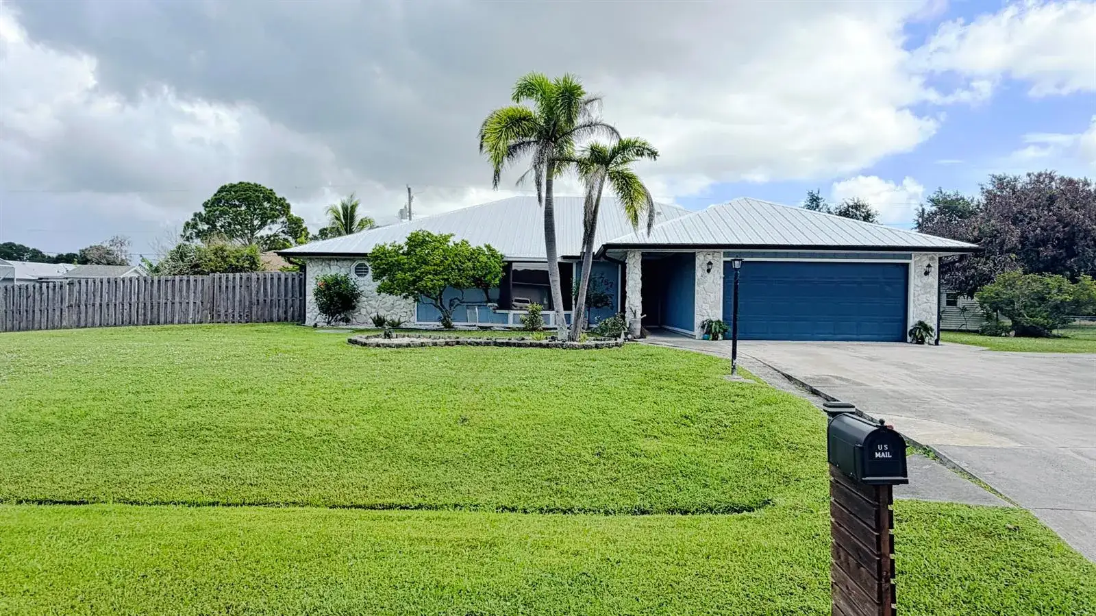 757 SE LIGHTHOUSE Avenue, Port St. Lucie FL 34983