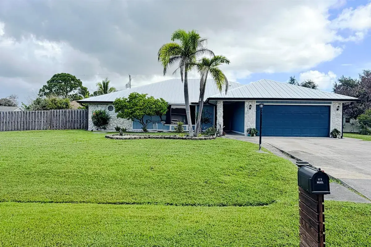 757 SE LIGHTHOUSE Avenue, Port St. Lucie FL 34983