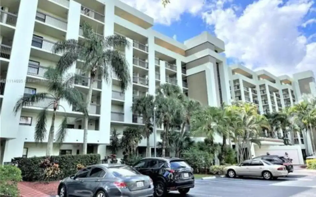 7050 NW 44TH Street # 403, Lauderhill FL 33319