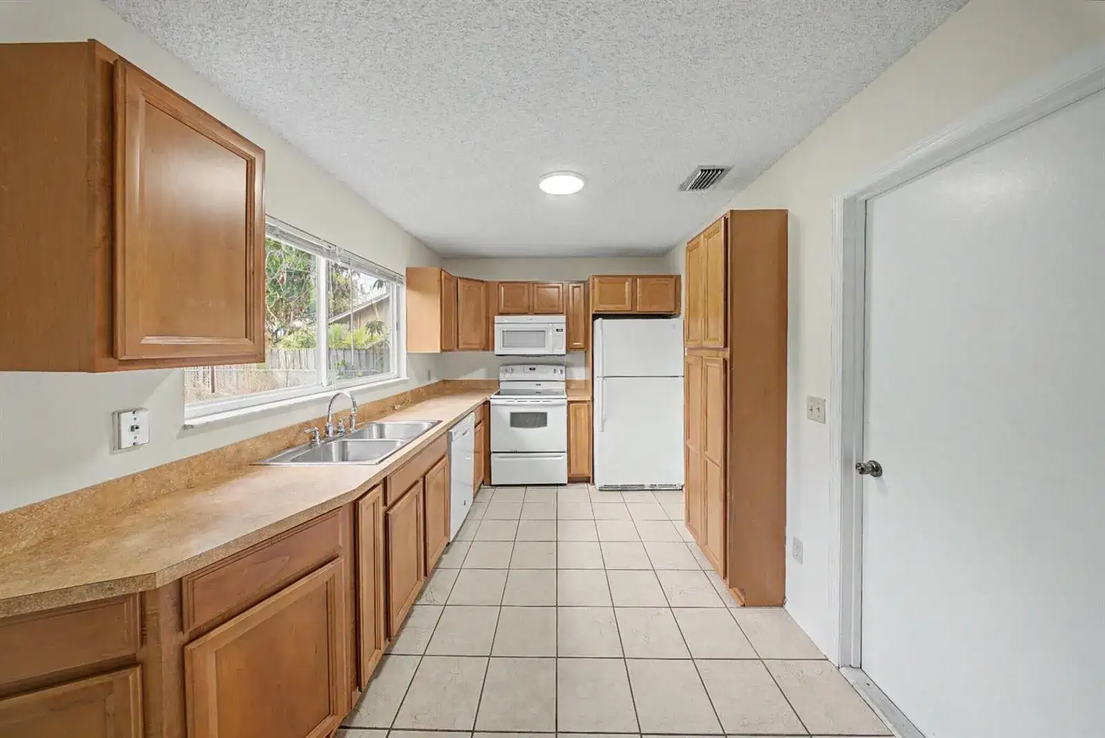 2174 SE Broward Terrace, Port St. Lucie FL 34952 photo 2