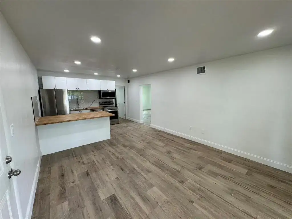 2200 NE 173RD Street # 4, North Miami Beach FL 33160 photo 2