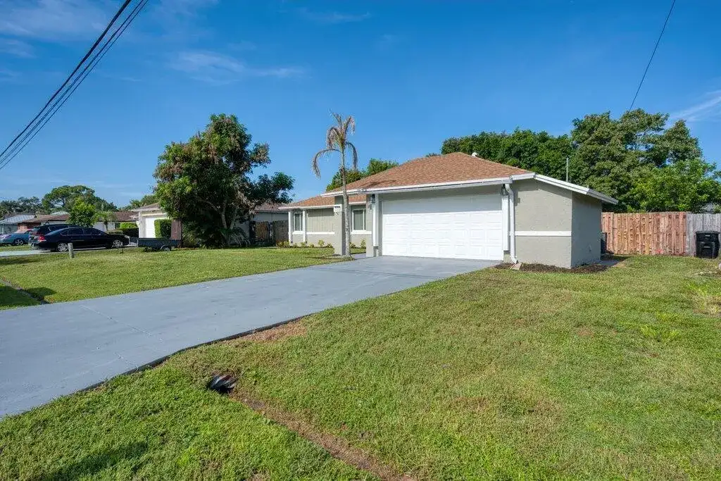 2410 SE Warwick Street, Port St. Lucie FL 34984 photo 3