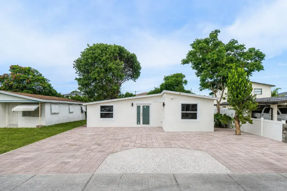 325 SW 8TH Avenue, Delray Beach FL 33444