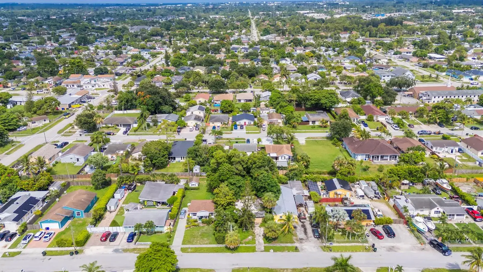 240 PERRY Avenue, FL 33463 photo 4