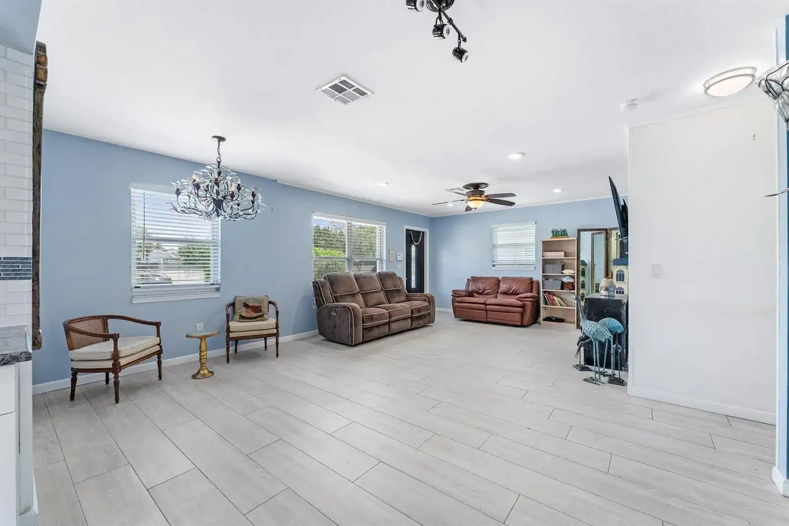 708 HILLCREST Boulevard, West Palm Beach FL 33405 photo 5