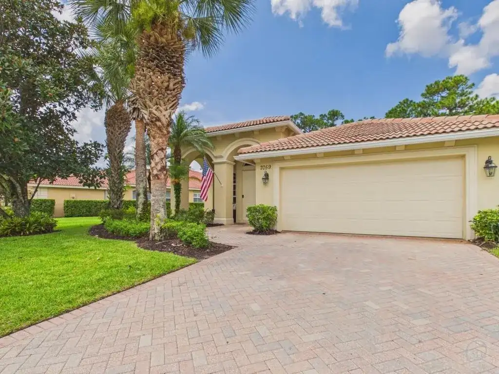 7059 MAIDSTONE Drive, Port St. Lucie FL 34986 photo 2
