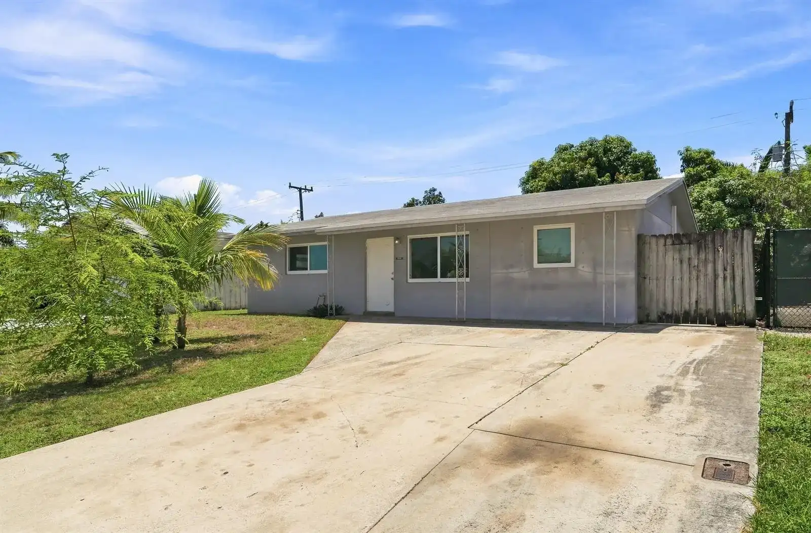 1010 Pinetree Drive, Lantana FL 33462