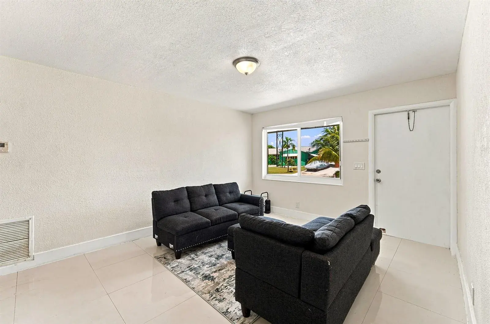 1010 Pinetree Drive, Lantana FL 33462