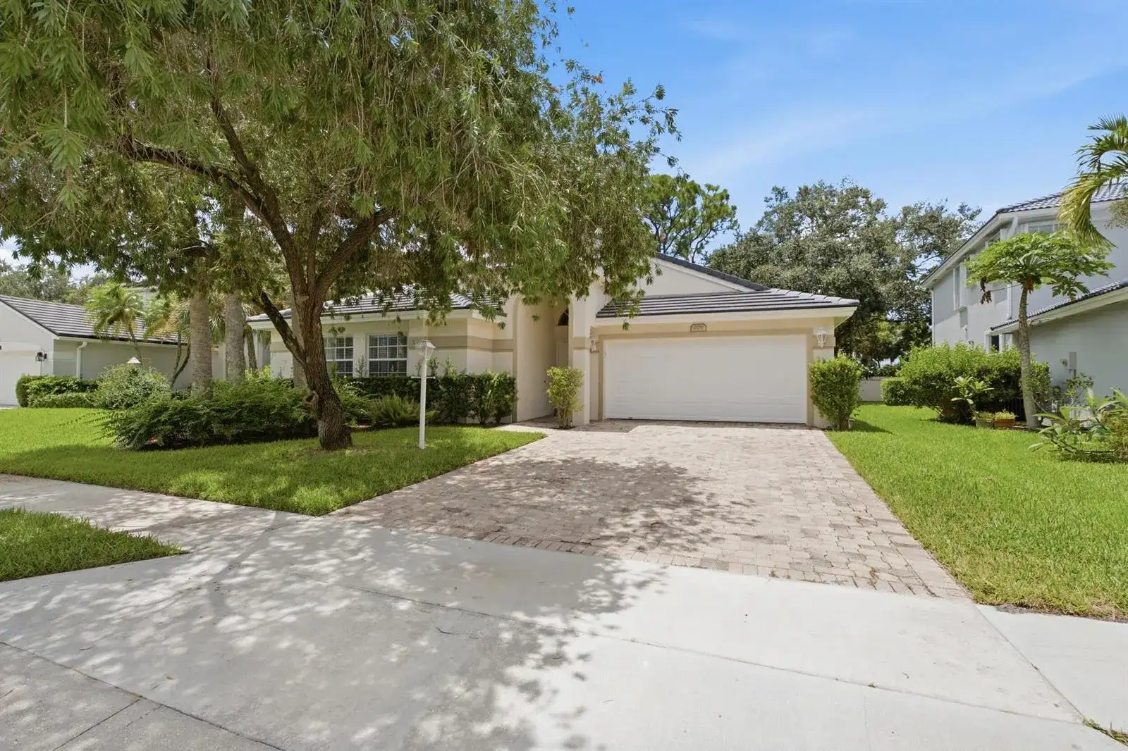 208 Jones Creek Drive, Jupiter FL 33458 photo 2