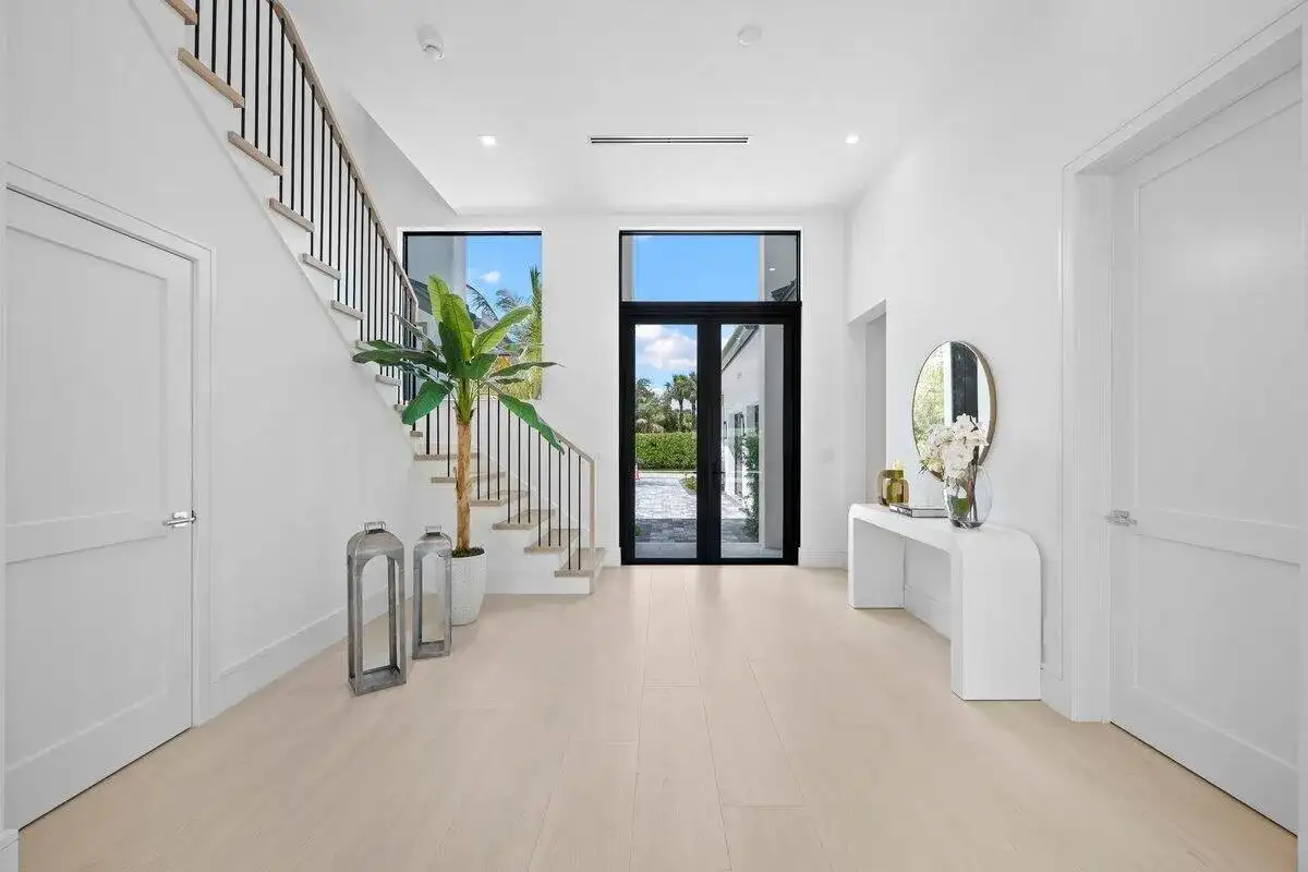 325 W Riverside Drive, Jupiter FL 33469 photo 3