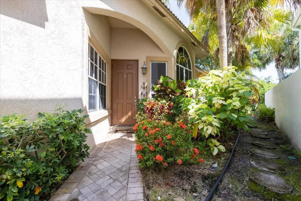 4841 N CLASSICAL Boulevard, Delray Beach FL 33445 photo 4