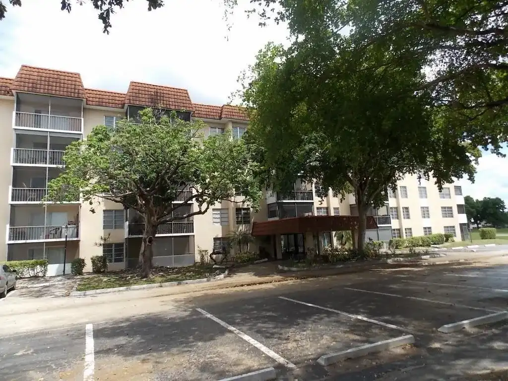 4158 Inverrary Drive # 106, Lauderhill FL 33319