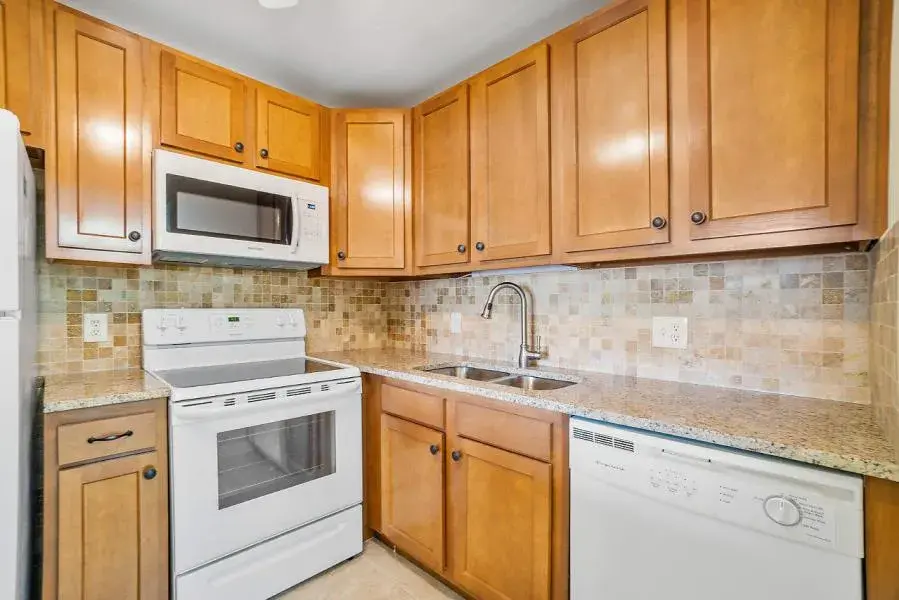 400 VILLAGE GREEN Circle W # 102, Palm Springs FL 33461