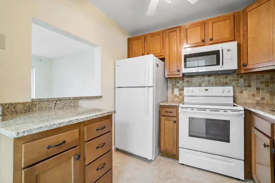 400 VILLAGE GREEN Circle W # 102, Palm Springs FL 33461