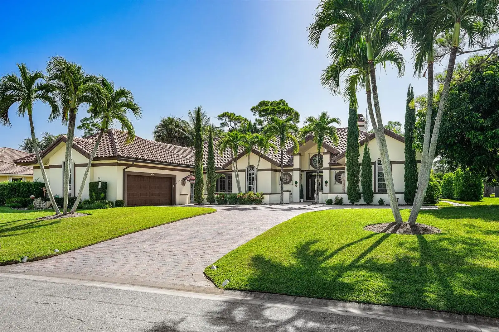 586 N Country Club Drive, Atlantis FL 33462 photo 3