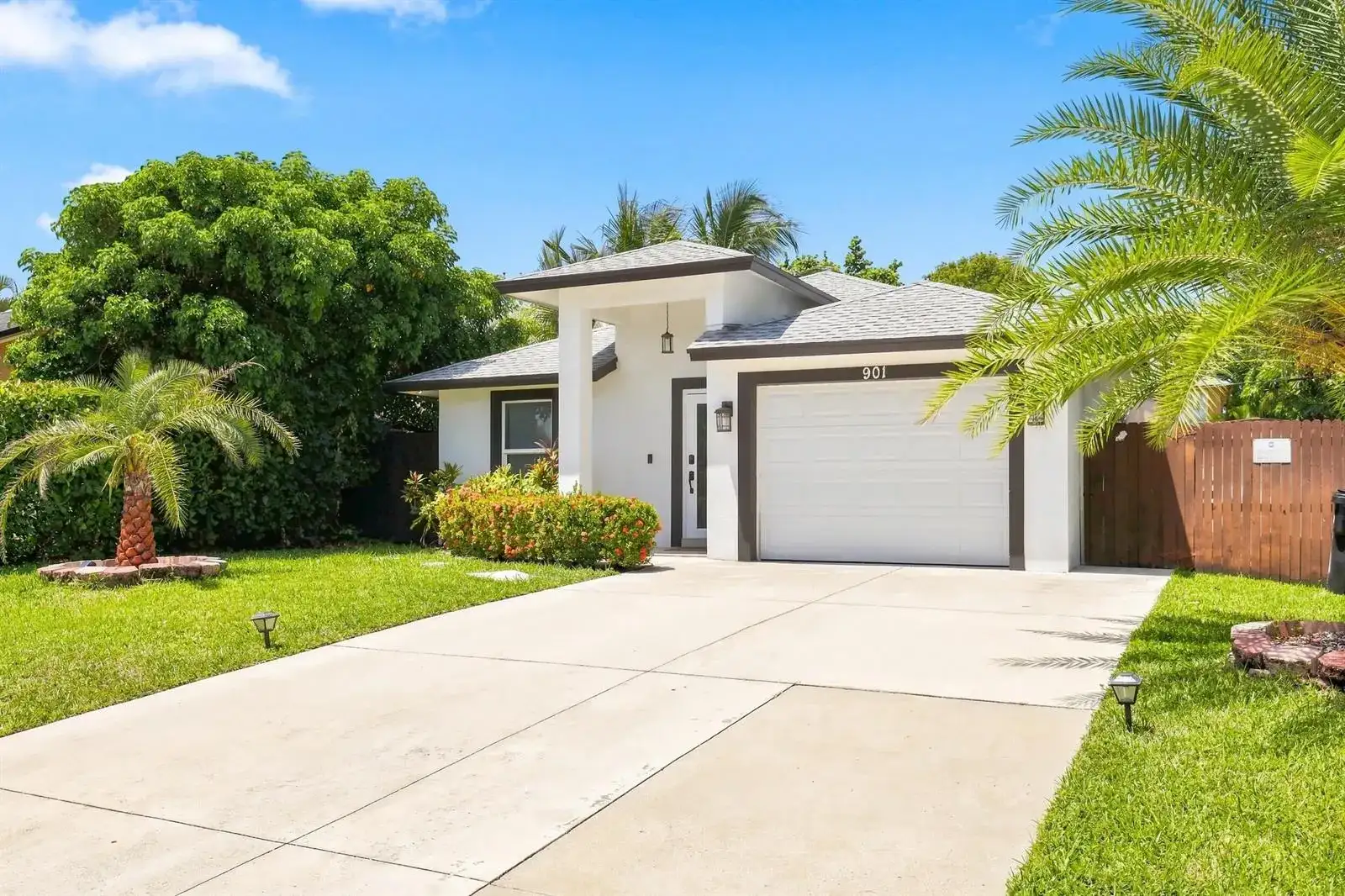 901 S M Street, FL 33460 photo 2