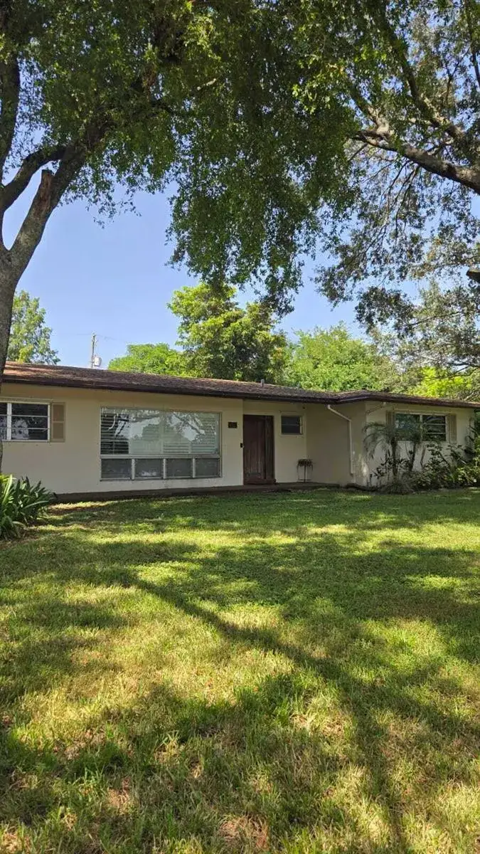 4511 E Country Club Circle, Plantation FL 33317