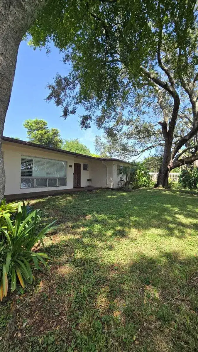 4511 E Country Club Circle, Plantation FL 33317 photo 2