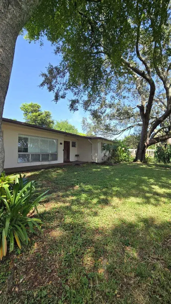 4511 E Country Club Circle, Plantation FL 33317