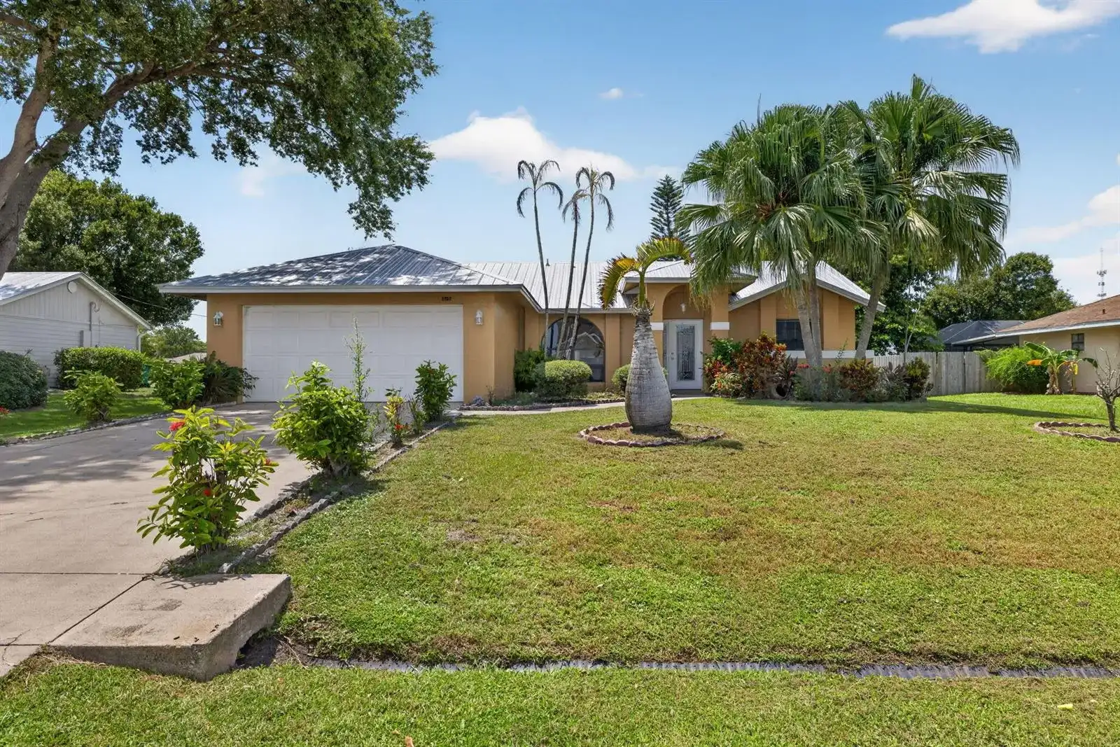 2252 SE MCMASTER Street, Port St. Lucie FL 34952