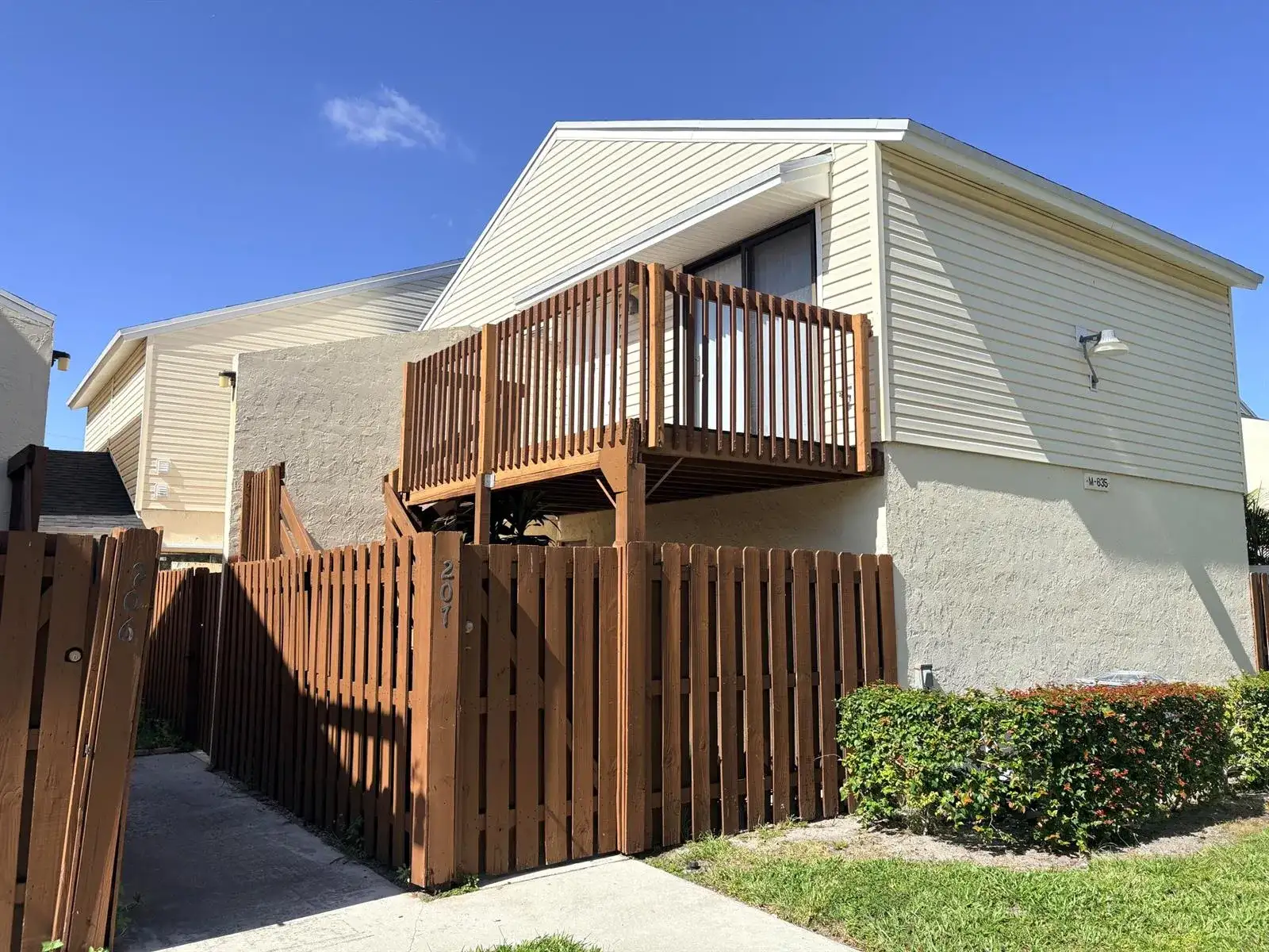 635 Executive Center Drive, West Palm Beach FL 33401 photo 2