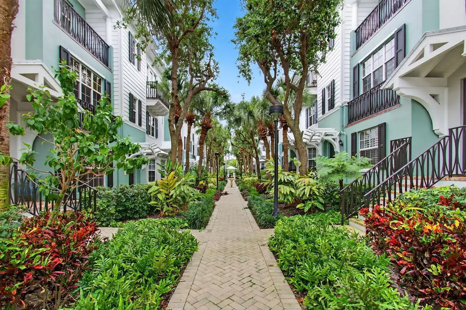 365 W Mallory Circle, Delray Beach FL 33483 photo 2