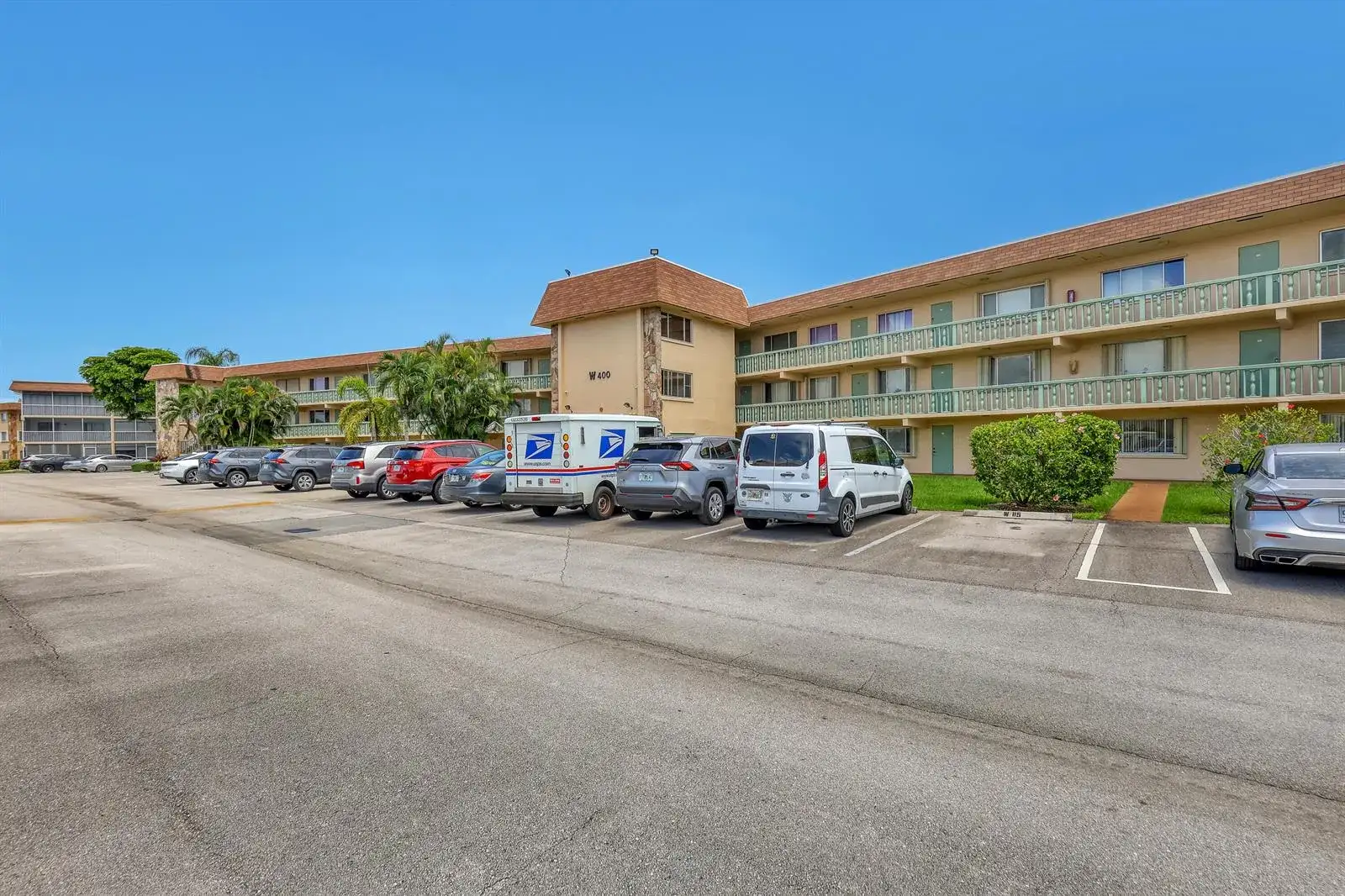 400 VILLAGE GREEN Circle W # 117, Palm Springs FL 33461 photo 3