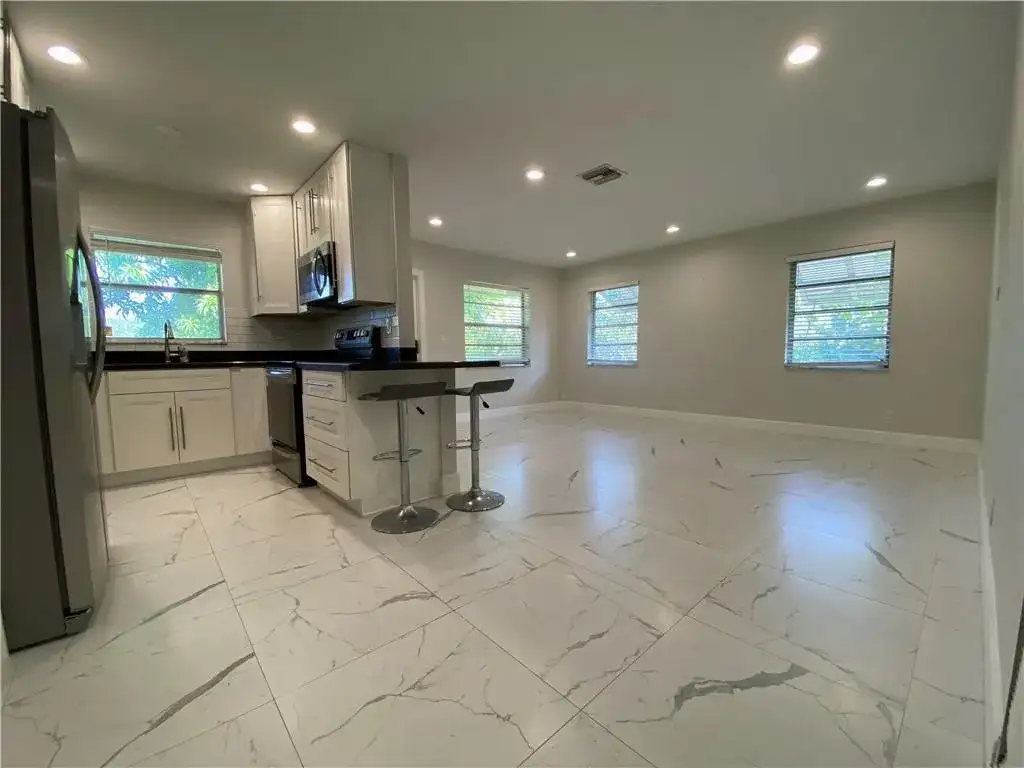 624 NE 10th Avenue # 5, Fort Lauderdale FL 33304 photo 2
