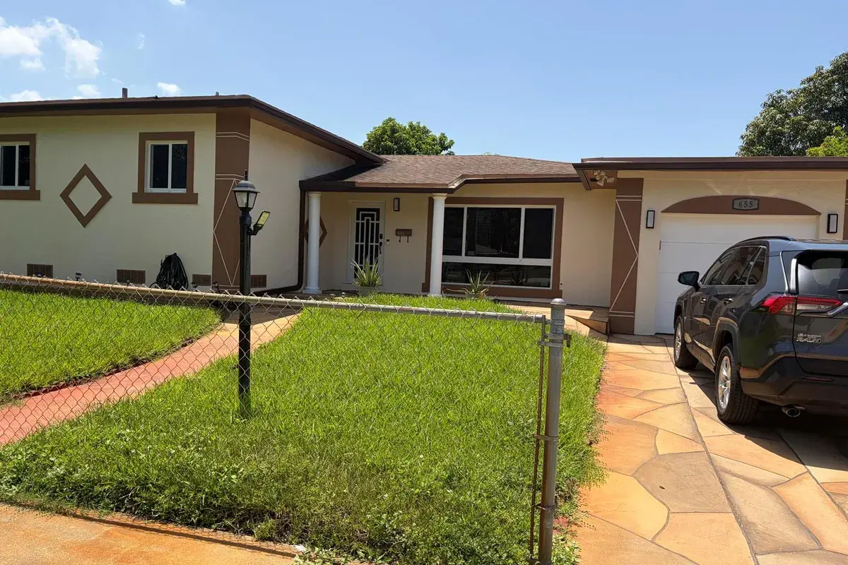 655 W MELROSE Circle, Fort Lauderdale FL 33312
