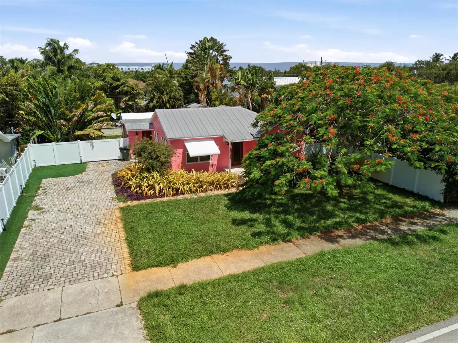 227 S SWINTON Avenue, Delray Beach FL 33444 photo 2