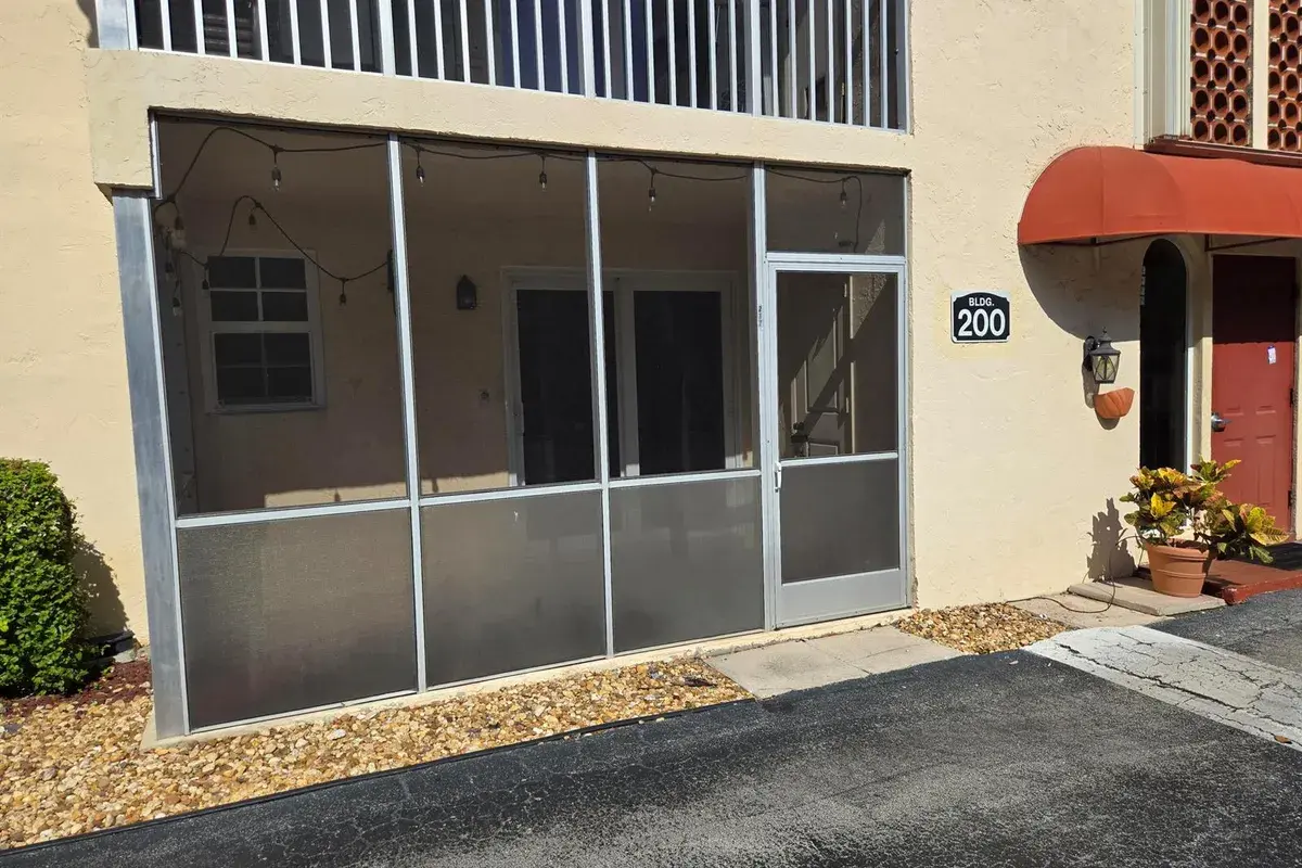 101 E McNab Road # 217, Pompano Beach FL 33060