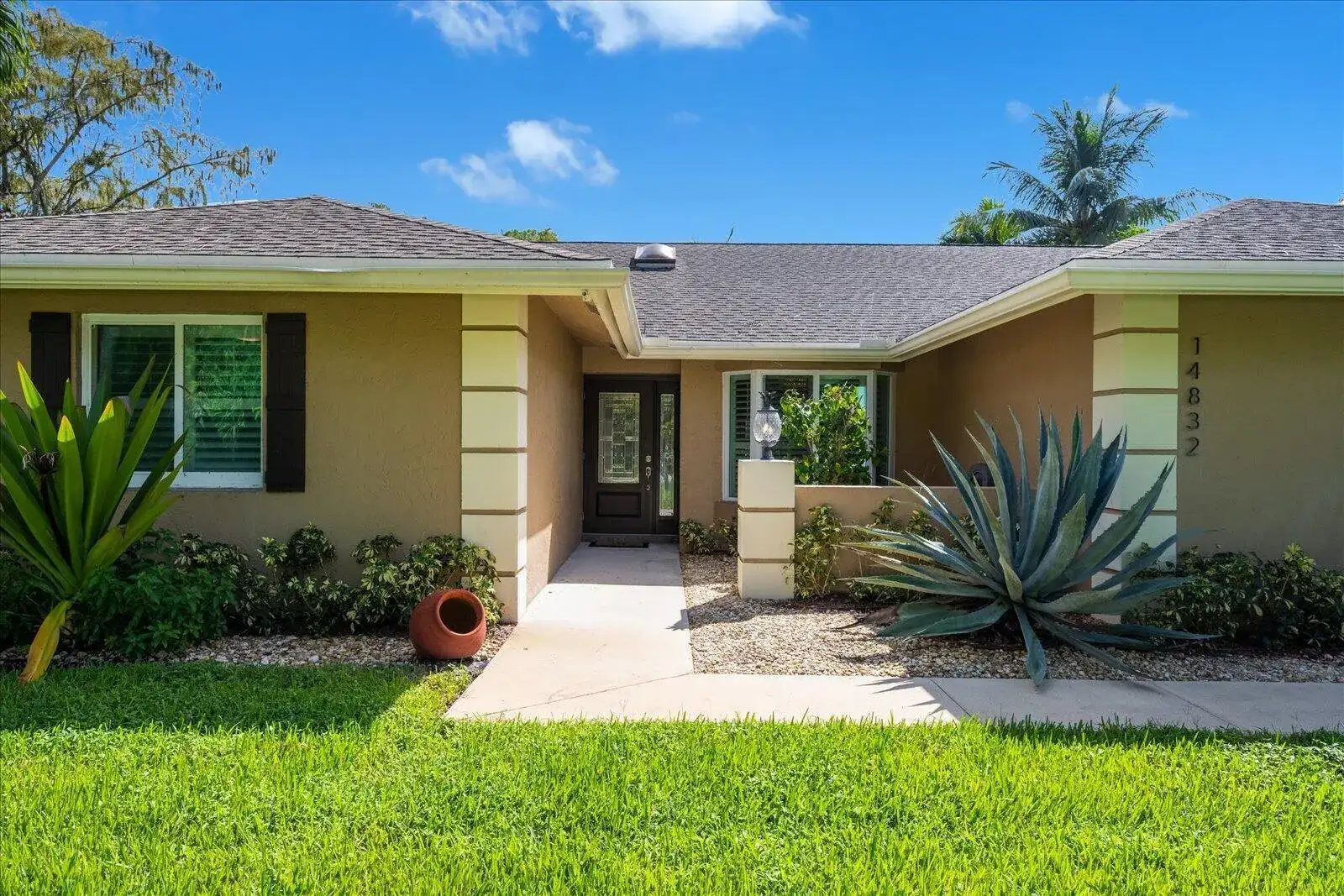 14832 PADDOCK Drive, Wellington FL 33414 photo 2