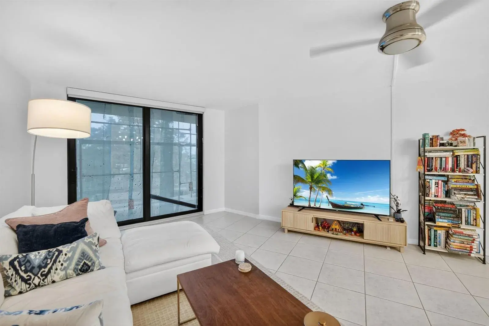 3900 N HILLS Drive # 306, Hollywood FL 33021
