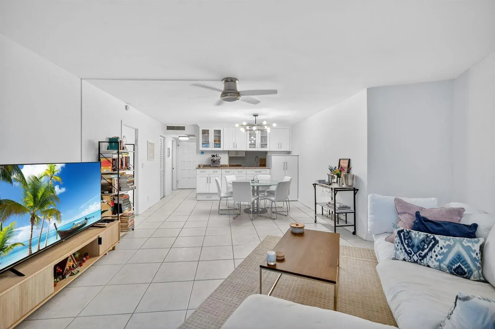 3900 N HILLS Drive # 306, Hollywood FL 33021